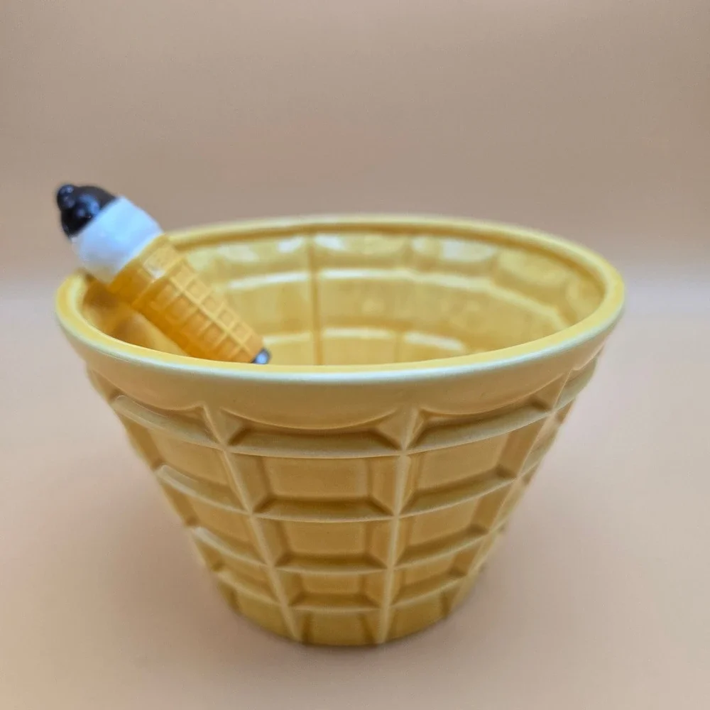 Vintage 1986 FTD Waffle Cone Ice Cream Bowl and Spoon Set Made in Japan Yellow